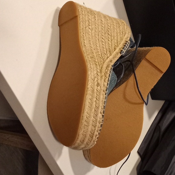 Saint Laurent - Picture 3 of 8